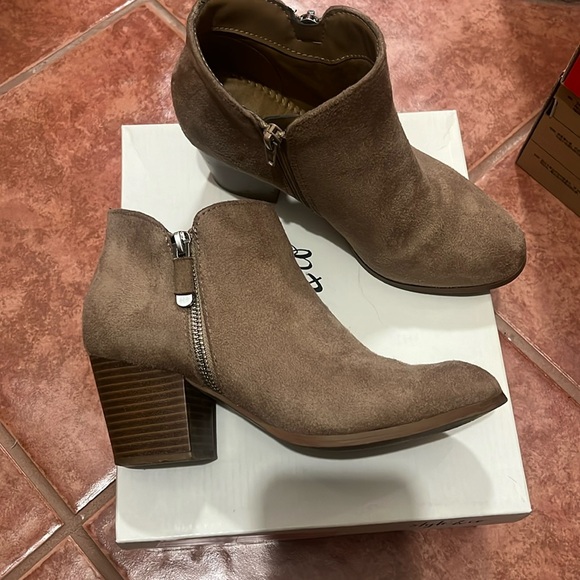 Booties purchased from macys - Picture 1 of 3